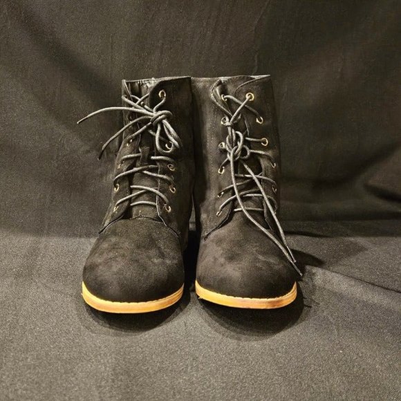 BU Collection Size 9 Black‎ Heeled Booties * - Picture 1 of 7